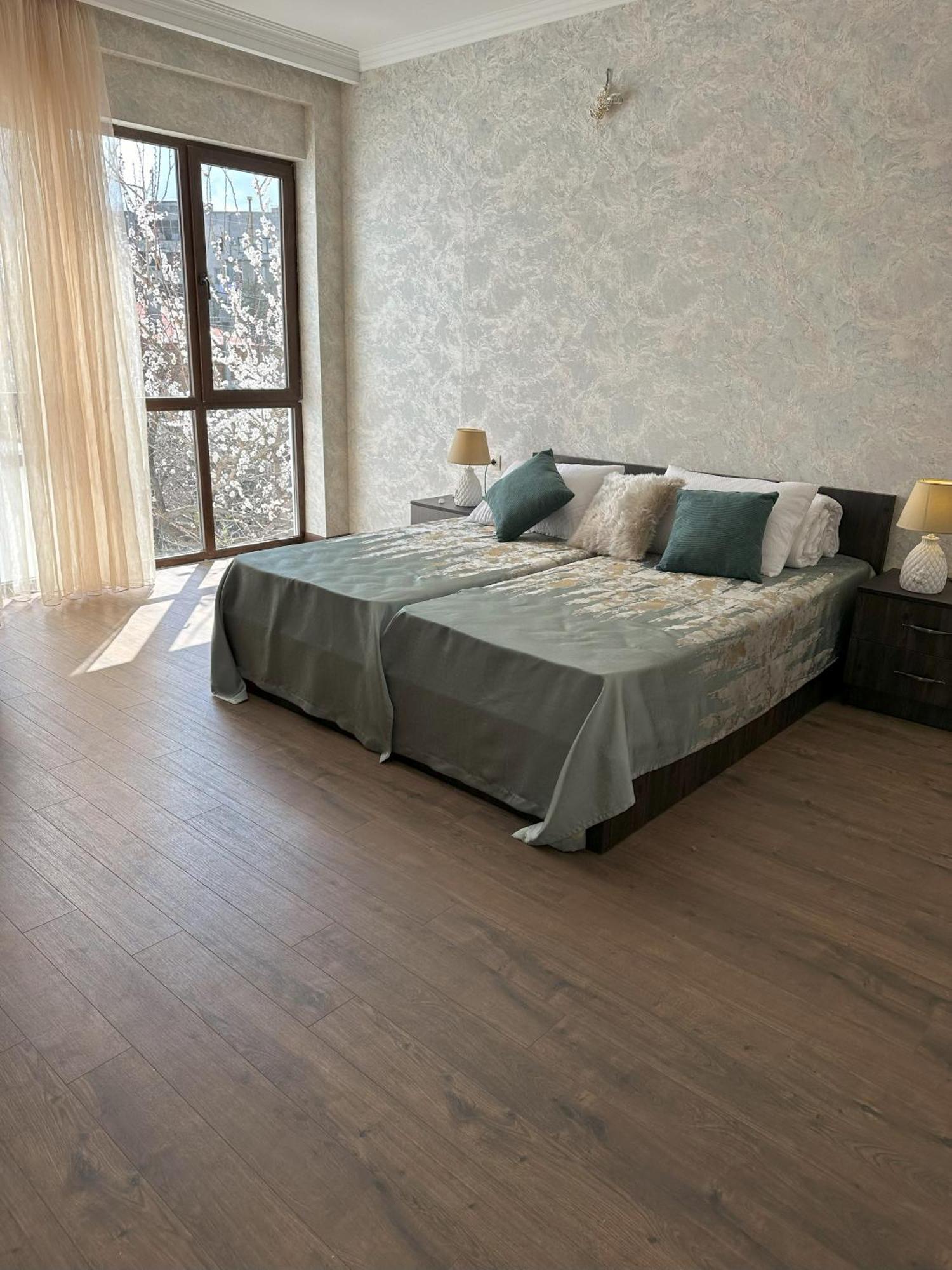 Three Palms Guest House Tbilisi Luaran gambar