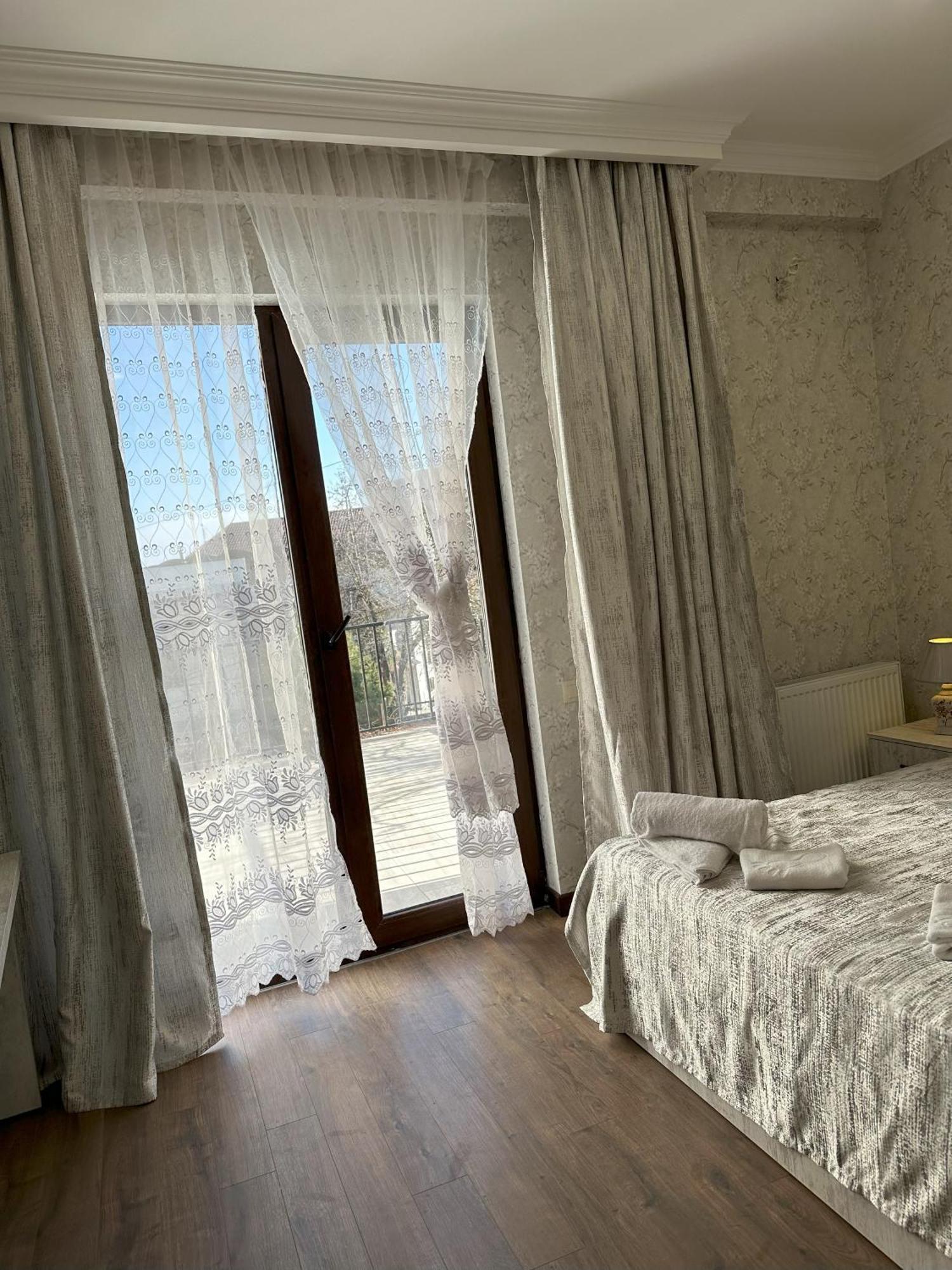 Three Palms Guest House Tbilisi Luaran gambar
