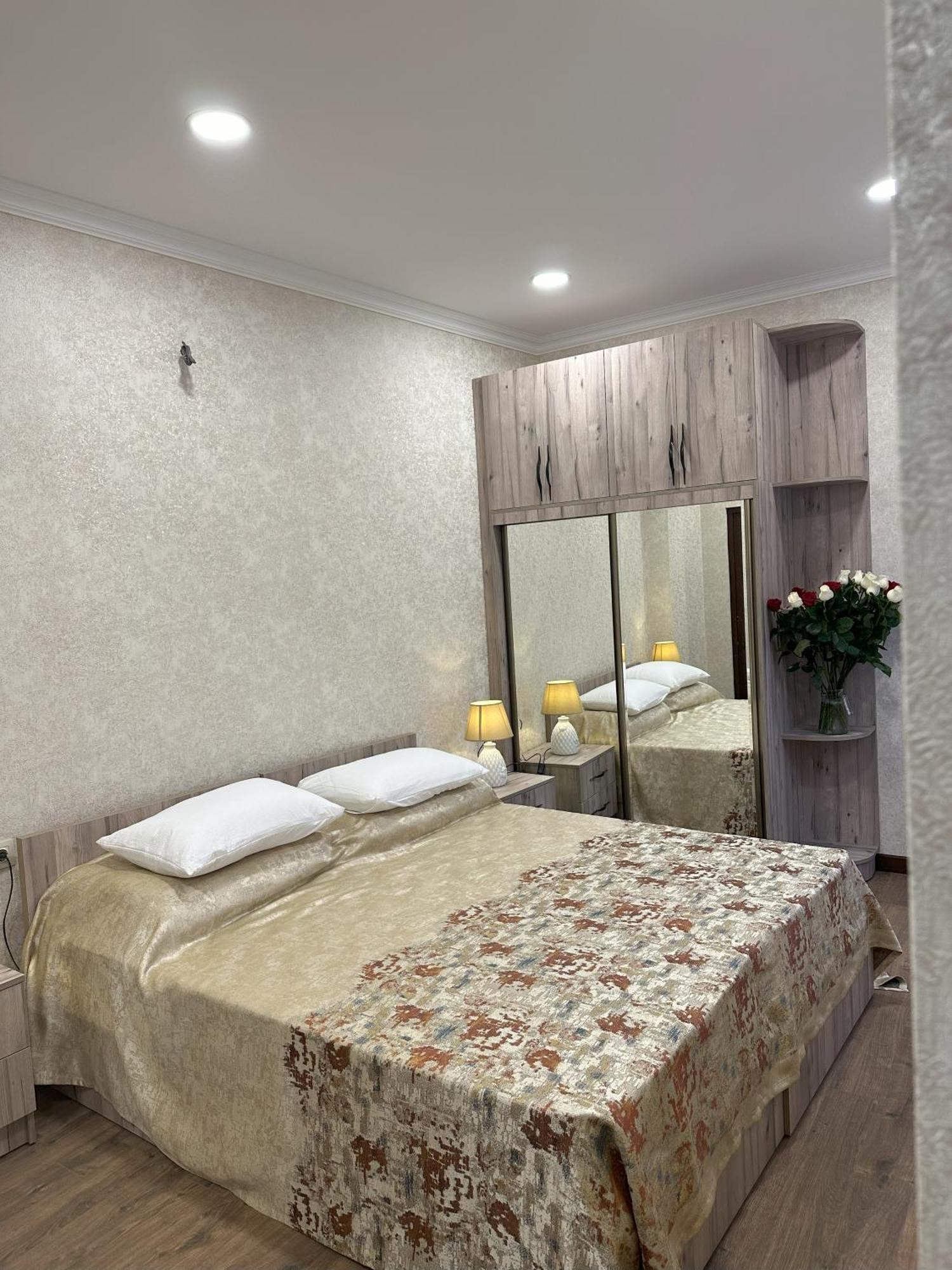 Three Palms Guest House Tbilisi Luaran gambar