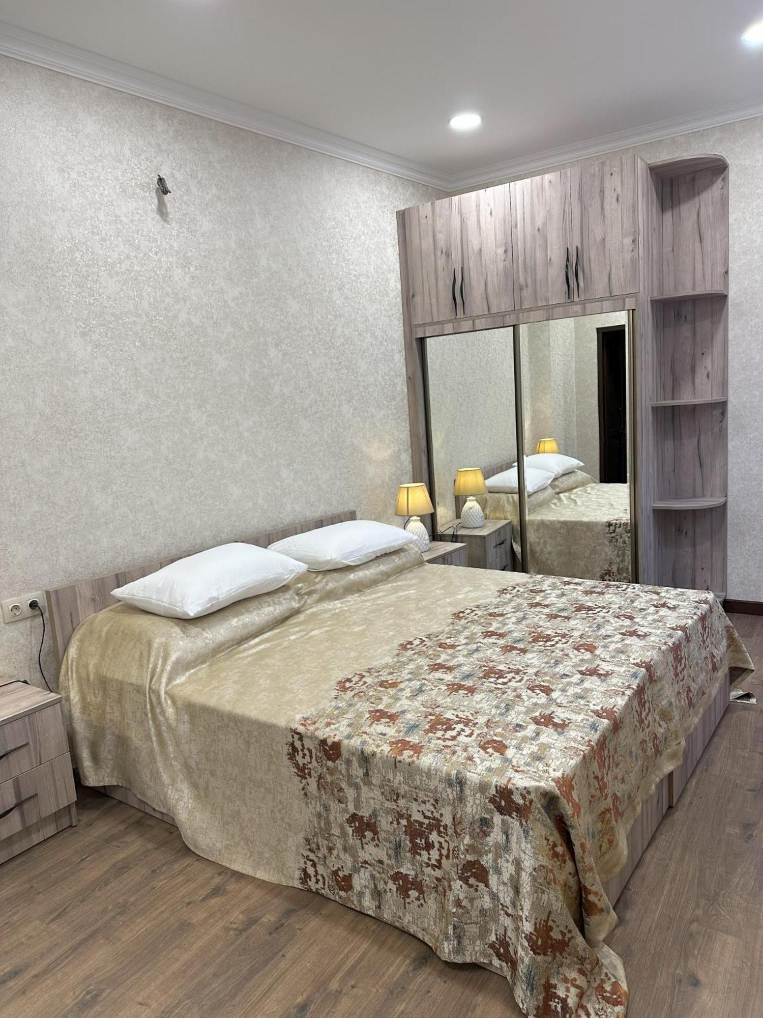 Three Palms Guest House Tbilisi Luaran gambar