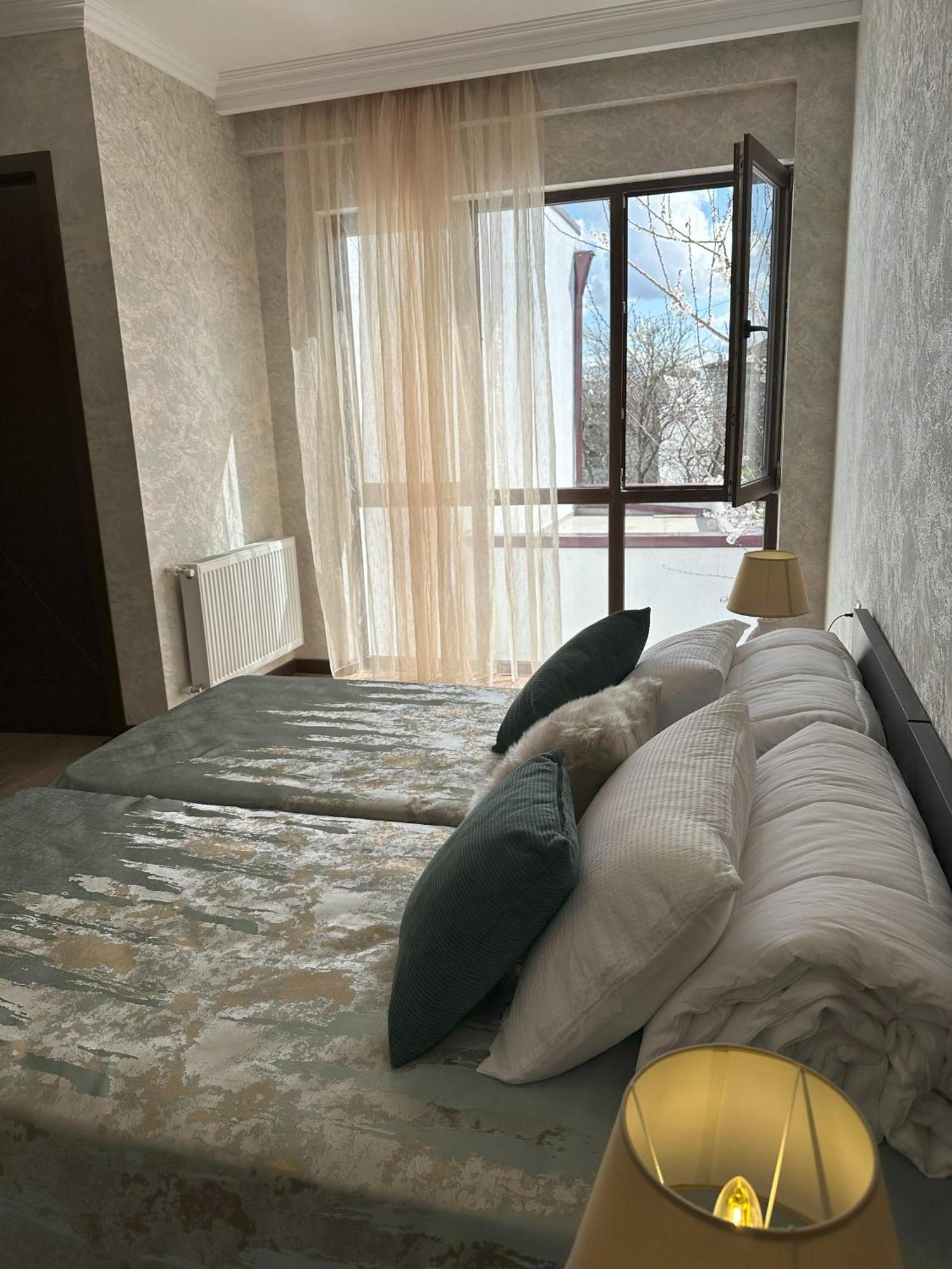 Three Palms Guest House Tbilisi Luaran gambar
