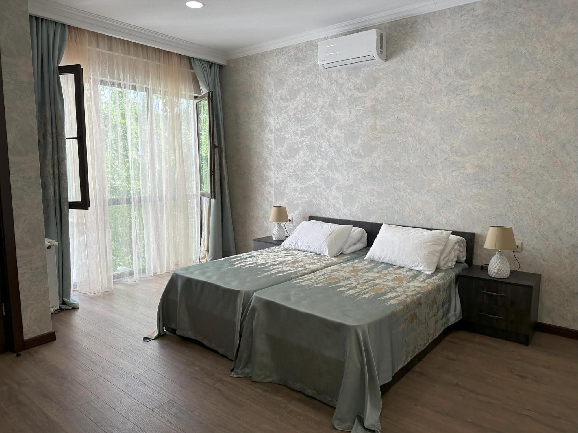 Three Palms Guest House Tbilisi Luaran gambar